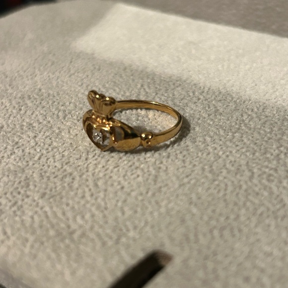 Gold diamond claddagh ring 10k - Picture 4 of 5